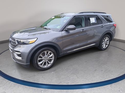 Used 2023 Ford Explorer XLT w/ Equipment Group 202A RWD image 1