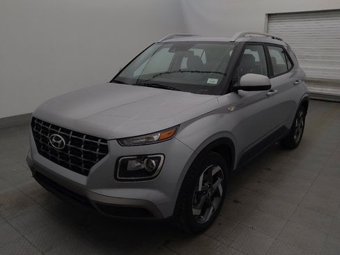 Used 2021 Hyundai Venue SEL FWD image 2