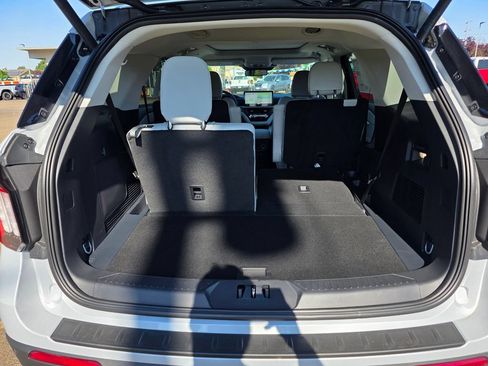 New 2026 Ford Explorer Platinum AWD/4WD image 21