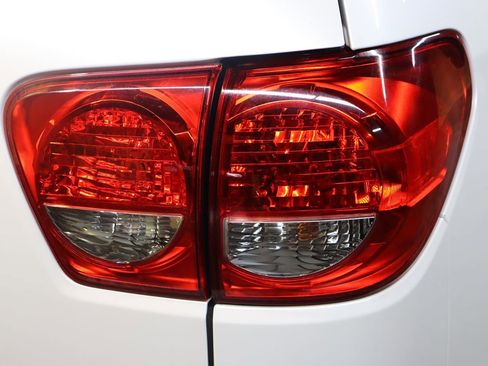 Used 2013 Toyota Sequoia Platinum RWD image 20