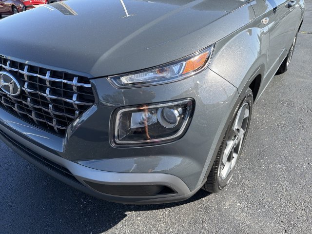 Used 2025 Hyundai Venue SEL FWD image 42