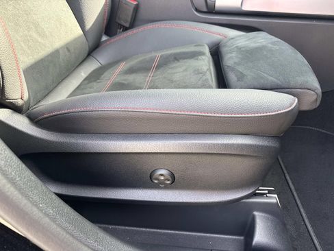 Used 2025 Mercedes-Benz GLB 250 GLB 250 image 13