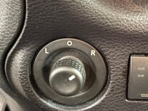 Used 2016 Jeep Wrangler Unlimited Sahara w/ Dual Top Group AWD/4WD image 27