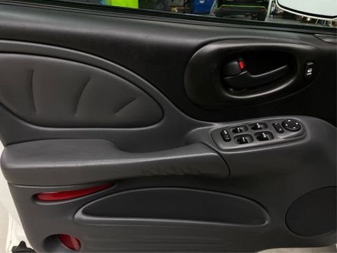 Used 2004 Pontiac Bonneville SE w/ Leather Appointment Package image 23