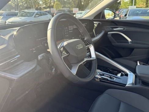 Used 2025 Audi Q5 Premium w/ Convenience Package image 25