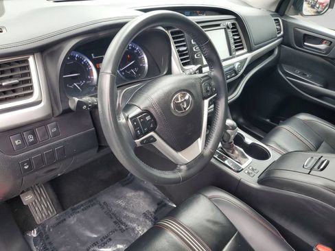 Used 2019 Toyota Highlander SE AWD/4WD image 13