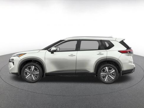Used 2026 Nissan Rogue SL FWD image 3