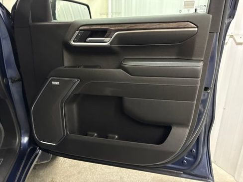 Used 2022 Chevrolet Silverado 1500 LTZ w/ LTZ Convenience Package II AWD/4WD image 28