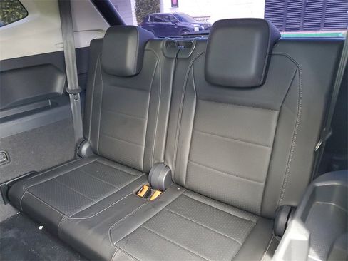 Used 2020 Volkswagen Tiguan SE image 8