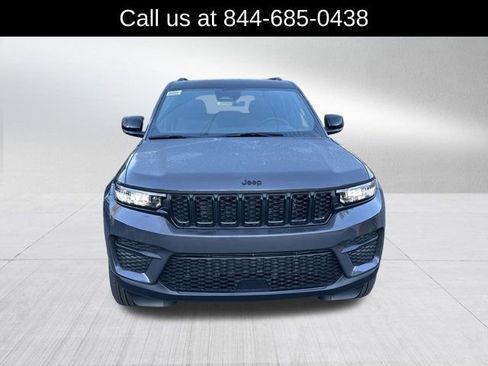 New 2025 Jeep Grand Cherokee Altitude image 2