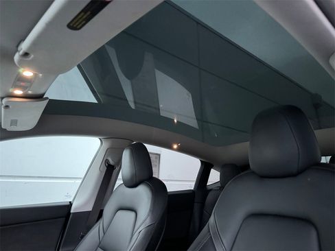 Used 2021 Tesla Model Y Long Range image 17