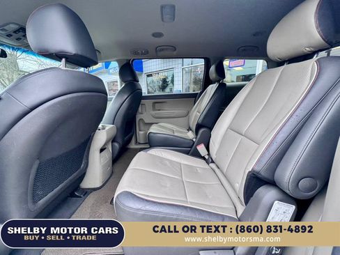 Used 2016 Kia Sedona LX w/ LX Essentials Premium Package FWD image 18