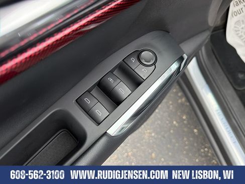 Used 2025 Chevrolet Traverse Z71 AWD/4WD image 11