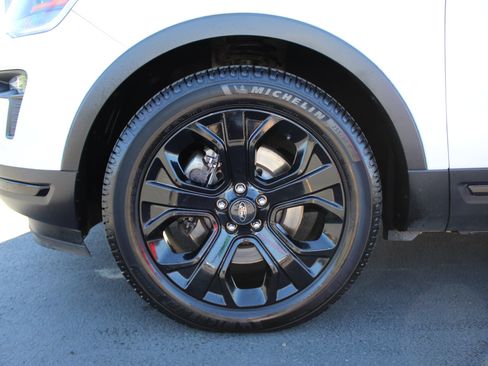 Used 2019 Ford Explorer Sport w/ Equipment Group 401A AWD/4WD image 14