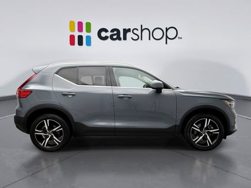 Used 2023 Volvo XC40 B5 Plus image 6