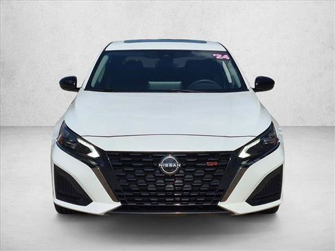 Used 2024 Nissan Altima 2.5 SR w/ SR Premium Package FWD image 2