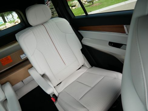 New 2026 Cadillac Vistiq Sport w/ LPO, Floor Liner Package AWD/4WD image 12