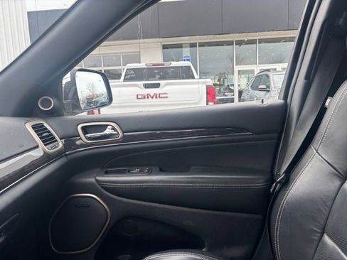 Used 2017 Jeep Grand Cherokee Overland w/ Jeep Active Safety Group image 10