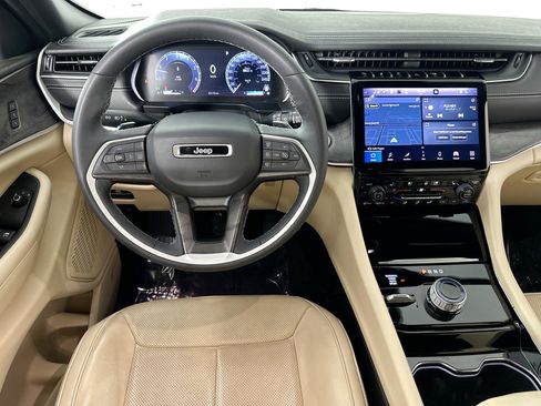 Used 2023 Jeep Grand Cherokee L Limited w/ Luxury Tech Group II image 22