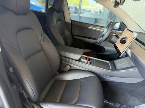Used 2023 Tesla Model Y Performance image 18