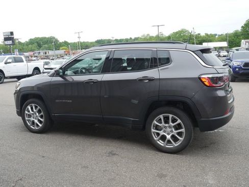 Used 2023 Jeep Compass Latitude AWD/4WD image 8