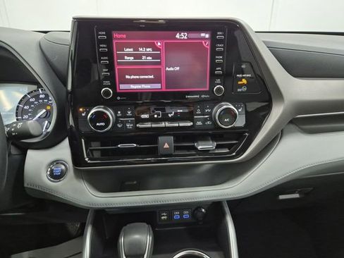 Used 2022 Toyota Highlander XLE image 20
