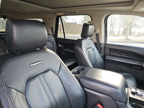 Used 2021 Ford Expedition Platinum image 12