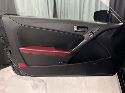 Used 2011 Hyundai Genesis 3.8 image 30