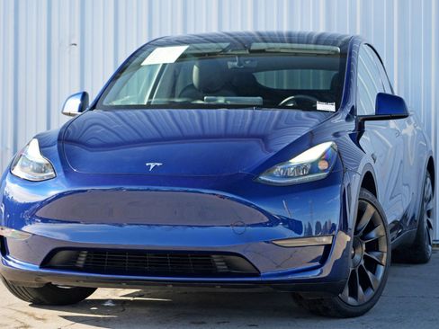 Used 2023 Tesla Model Y Long Range image 3