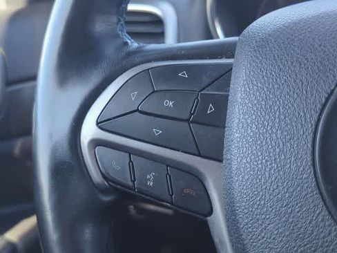 Used 2018 Jeep Grand Cherokee Laredo AWD/4WD image 23