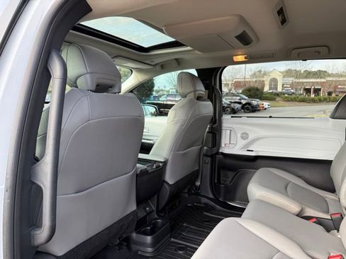 Used 2025 Toyota Sienna XLE w/ XLE Plus Package image 27