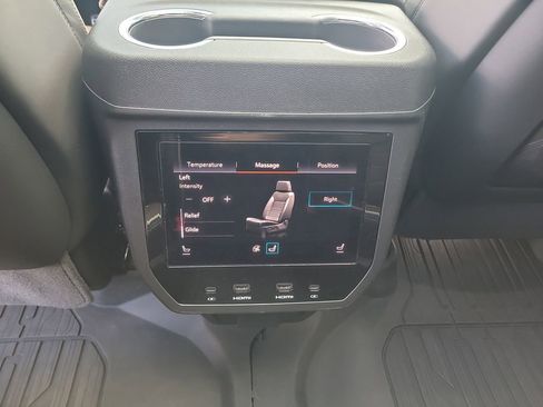 Used 2025 GMC Yukon Denali Ultimate image 17