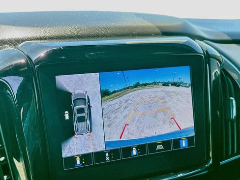 Used 2023 Chevrolet Traverse RS FWD image 18