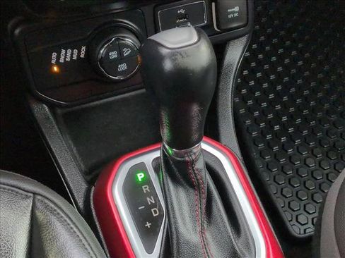 Used 2019 Jeep Renegade Trailhawk AWD/4WD image 12