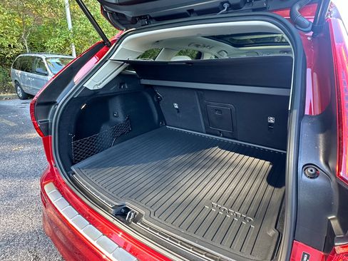 Used 2022 Volvo XC60 B5 Momentum w/ Advanced Package image 21