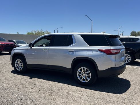 Used 2021 Chevrolet Traverse LS FWD image 3