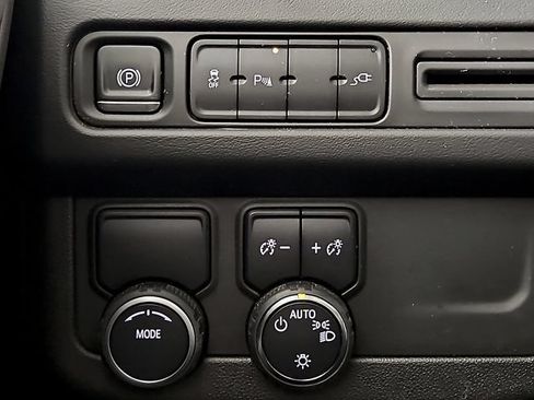 Used 2021 Chevrolet Suburban LT RWD image 25