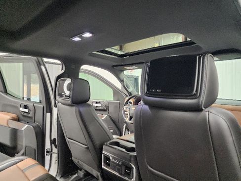 Used 2019 Chevrolet Silverado 1500 High Country image 12