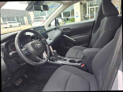 Used 2022 Toyota Corolla Cross LE AWD/4WD image 10