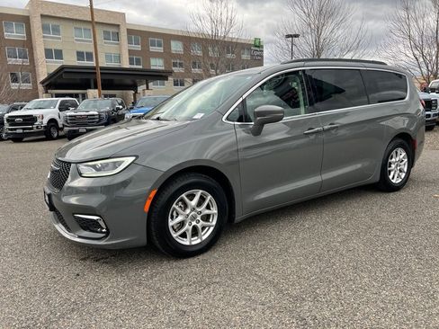 Used 2022 Chrysler Pacifica Touring-L image 1