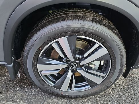 Certified 2025 Nissan Rogue SL w/ Tech Package AWD/4WD image 9