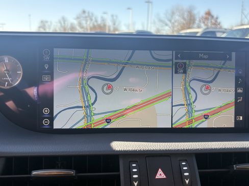 Used 2019 Lexus ES 300h w/ Luxury Package image 25