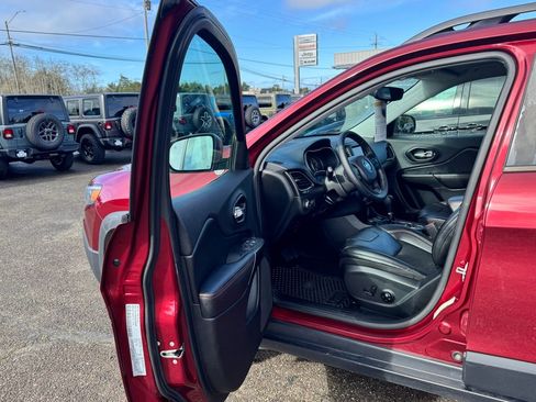 Used 2020 Jeep Cherokee Trailhawk w/ Cold Weather Group image 10