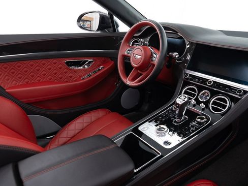 Used 2023 Bentley Continental GT Azure image 32