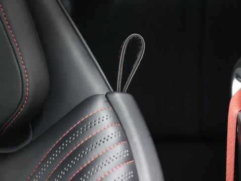 Used 2018 Aston Martin DB11 Coupe image 18