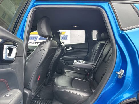 Used 2025 Jeep Compass Trailhawk AWD/4WD image 9
