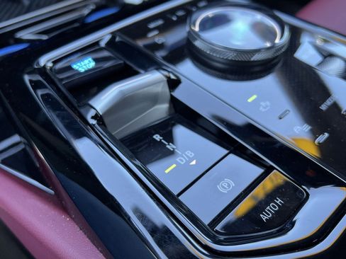 Used 2025 BMW i5 xDrive40 w/ Premium Package image 23