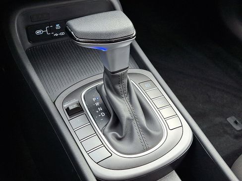 Certified 2025 Hyundai Kona SE image 14