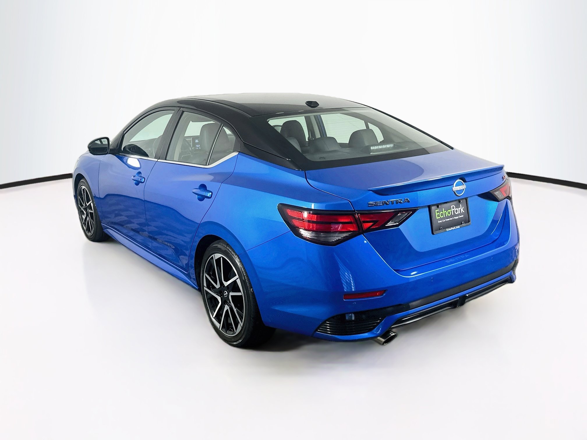 Used 2025 Nissan Sentra SR w/ SR Premium Package FWD image 5