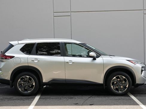 Used 2024 Nissan Rogue SV w/ SV Premium Package FWD image 49